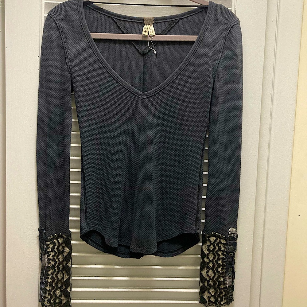 Free people v neck with woven sleeves
